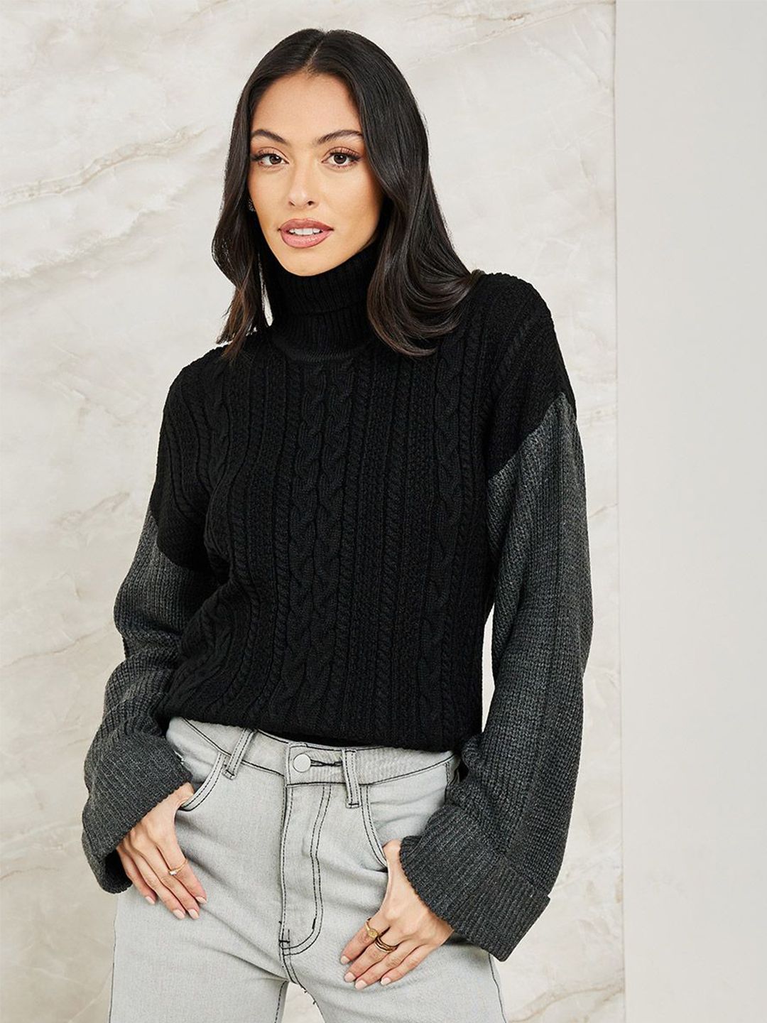 Black & Grey Colorblock Cable-Knit Turtleneck Sweater – Winter Casual Chic