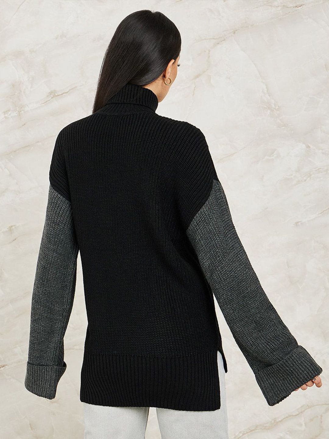 Black & Grey Colorblock Cable-Knit Turtleneck Sweater – Winter Casual Chic