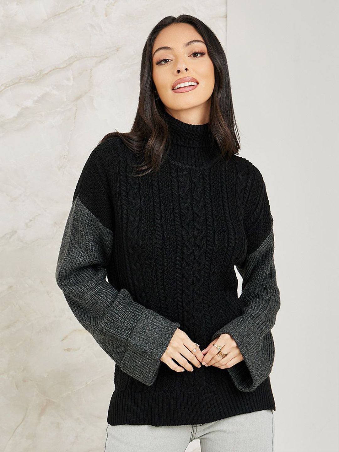 Black & Grey Colorblock Cable-Knit Turtleneck Sweater – Winter Casual Chic