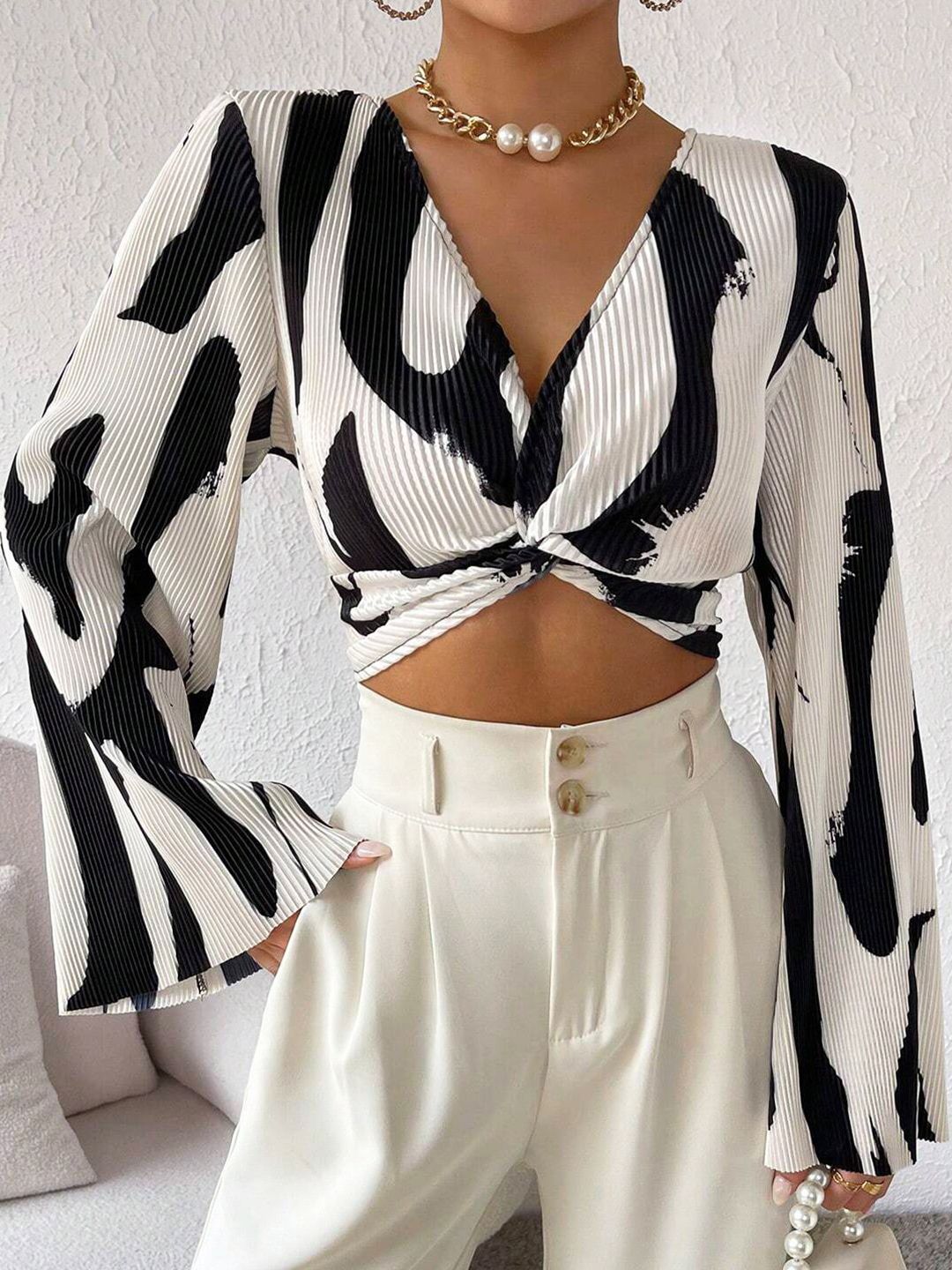 Black & White Abstract Print Twist-Front Crop Top – Elegant Party & Brunch Wear