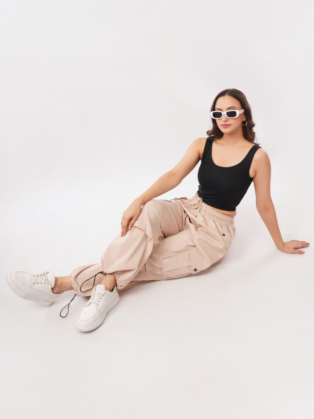 Beige Multi-Pocket Parachute Cargo Pants – Baggy Streetwear Fit