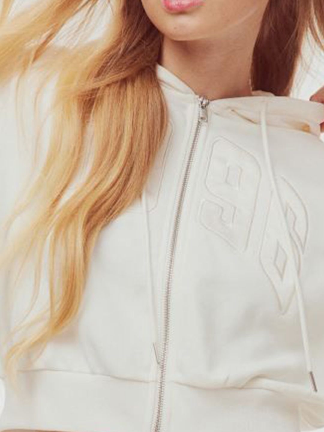 White Cropped Zip-Up Hoodie – Minimal Athleisure & Streetwear