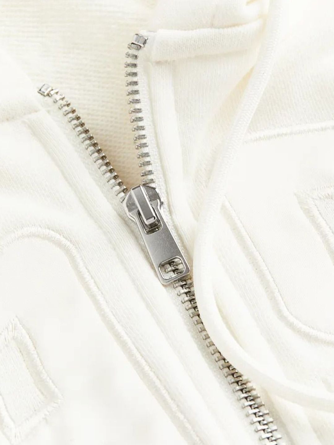White Cropped Zip-Up Hoodie – Minimal Athleisure & Streetwear