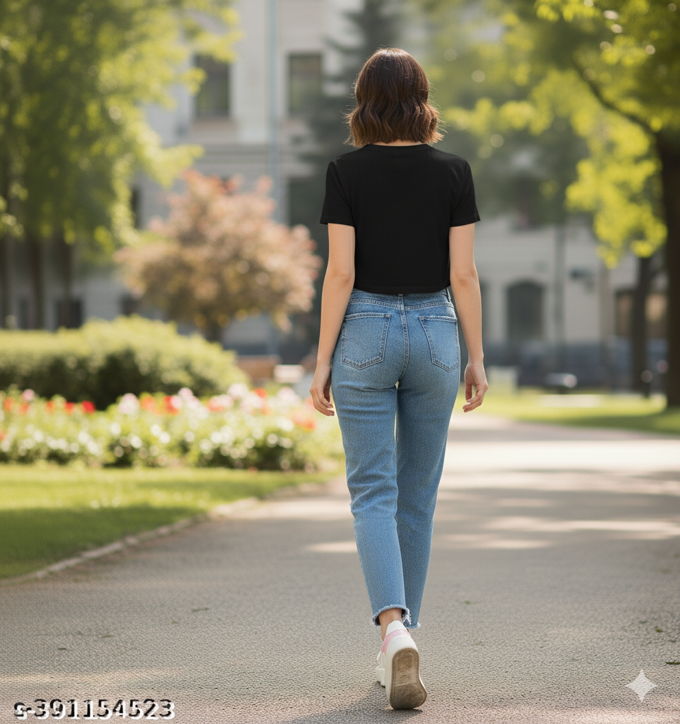 Black Graphic Crop T-Shirt: K-Pop Fan Style