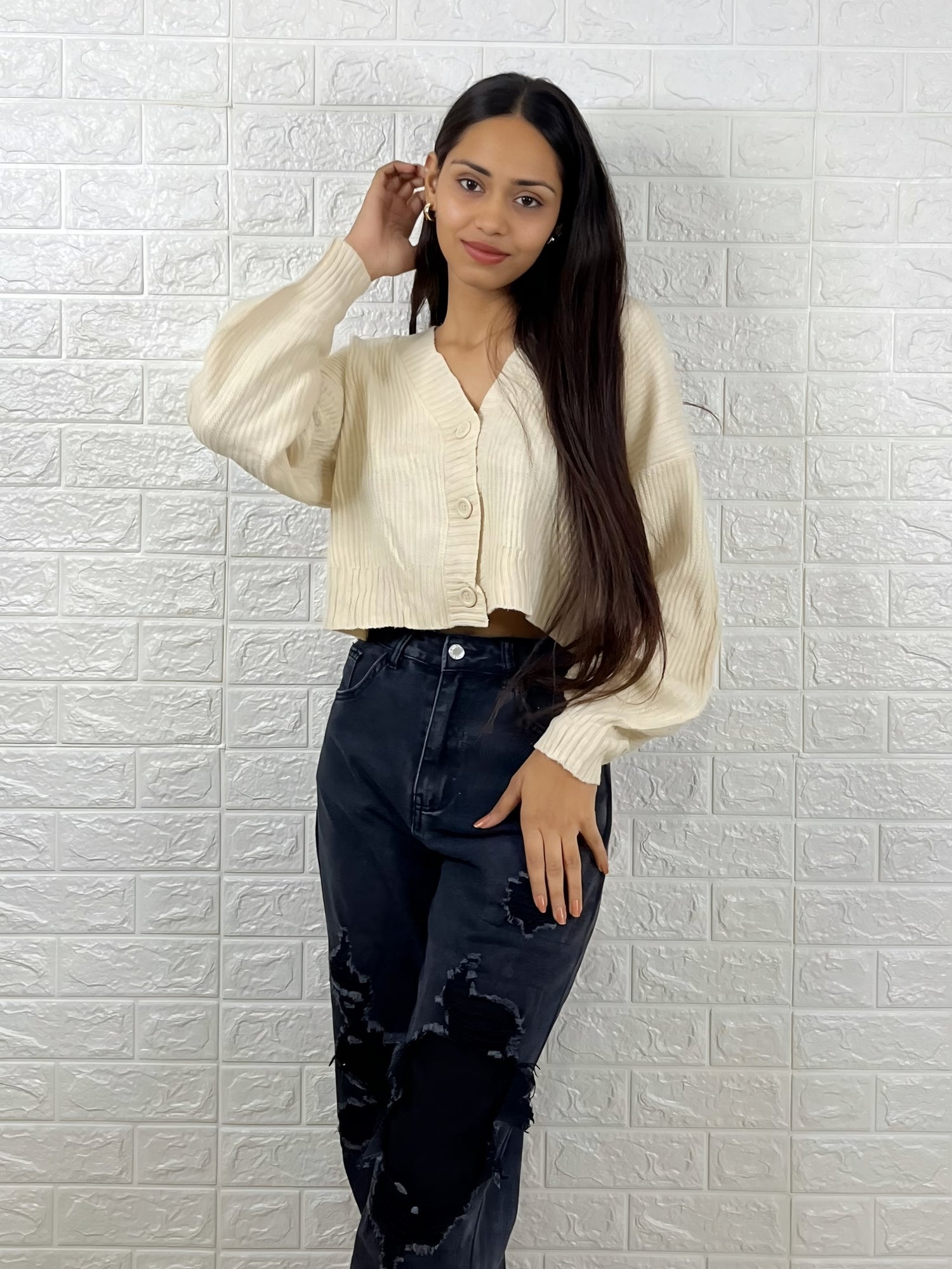 Chic Cropped Knit V-Neck Cardigan - Cream