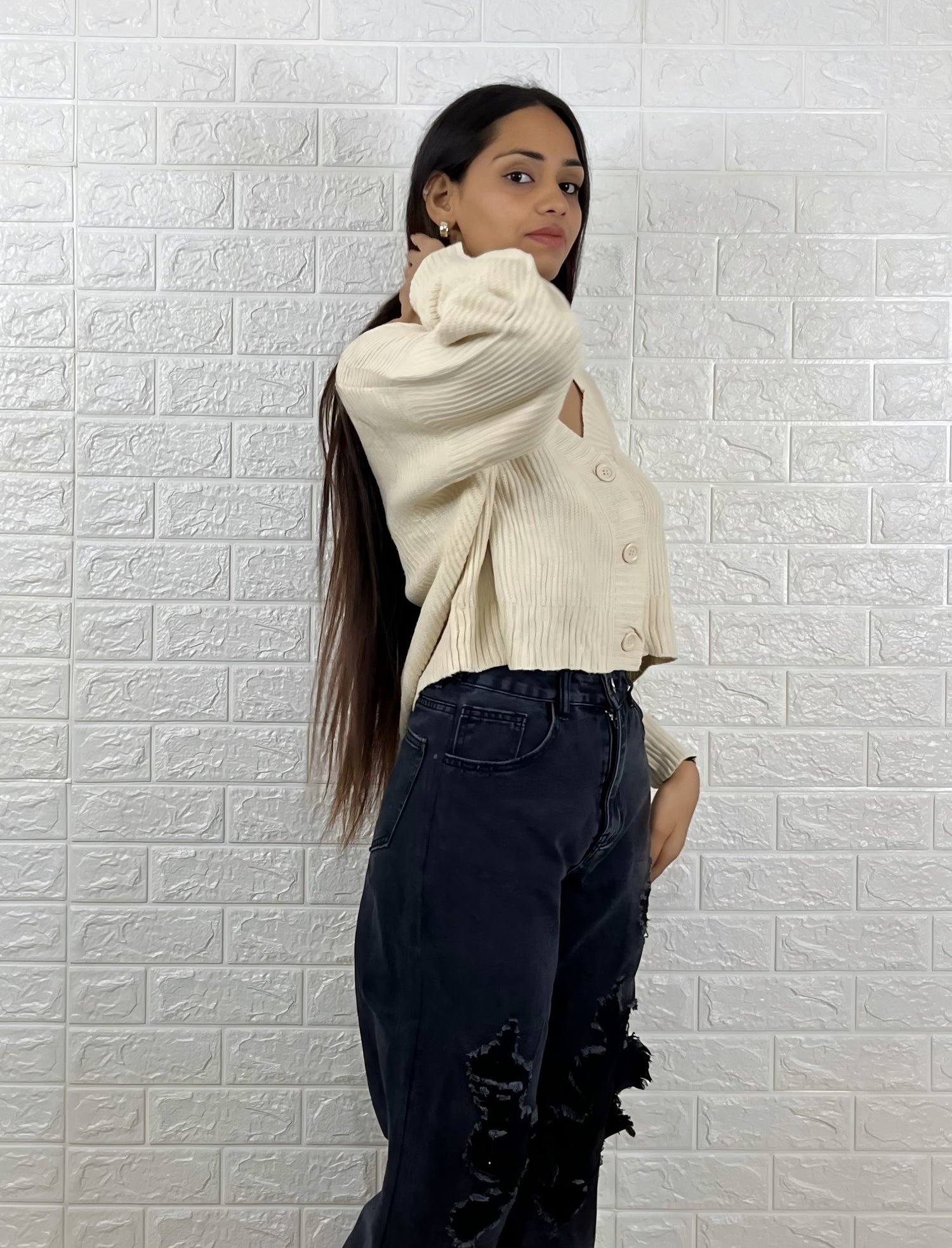 Chic Cropped Knit V-Neck Cardigan - Cream