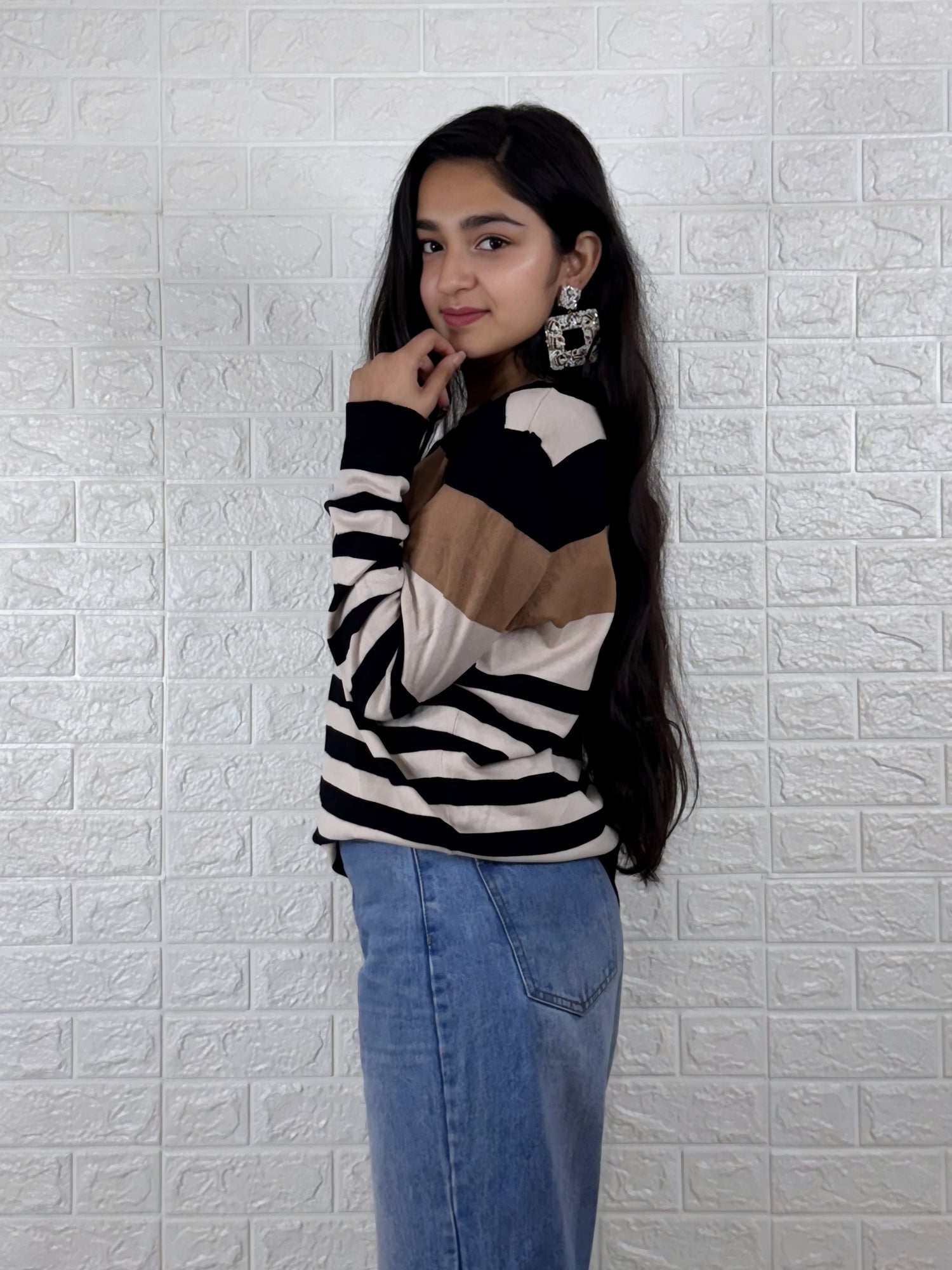 Striped Casual Sweater – Black, Beige & White Color Block