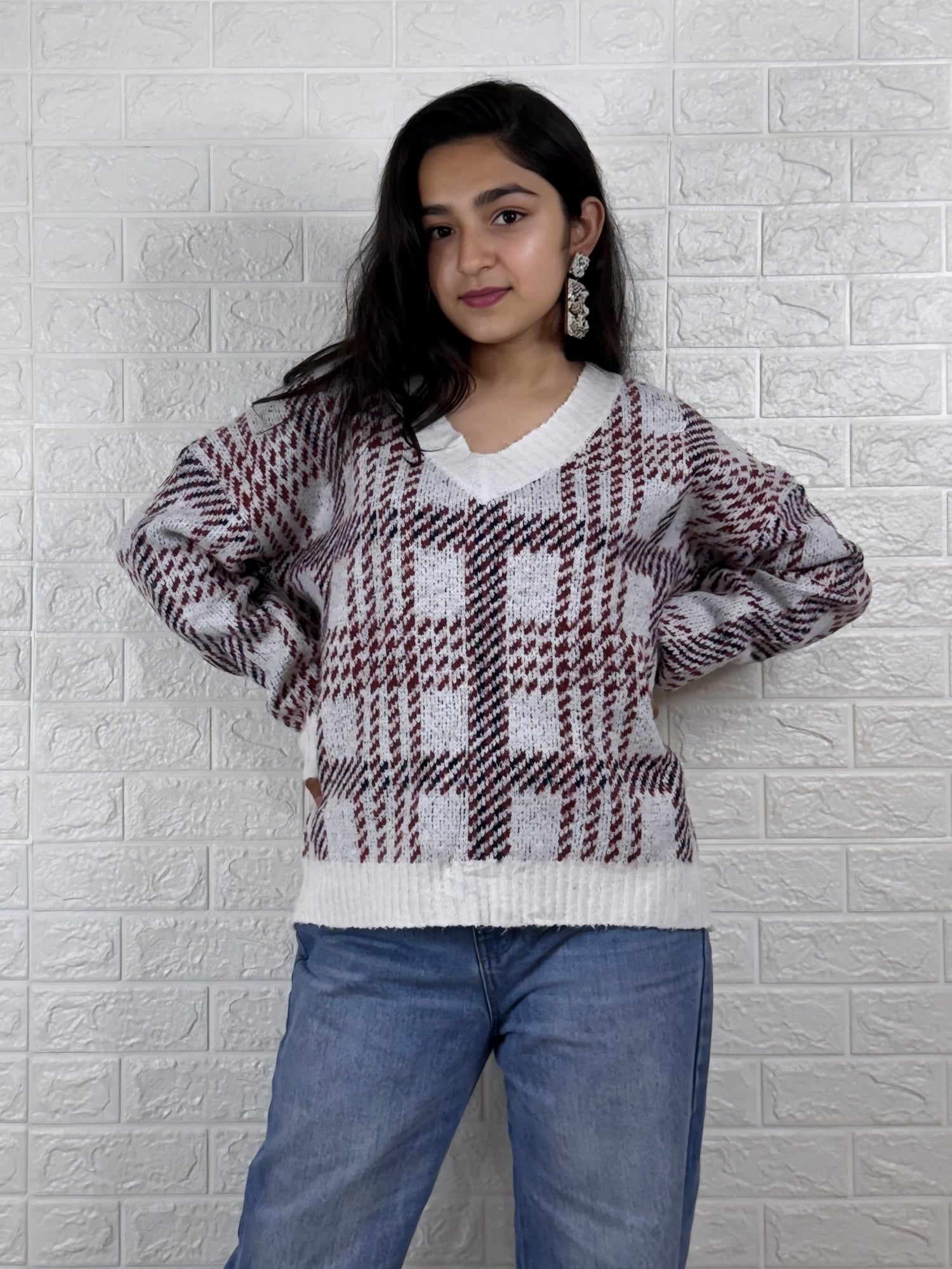 Oversize Cozy Plaid V-Neck Sweater - Maroon & White