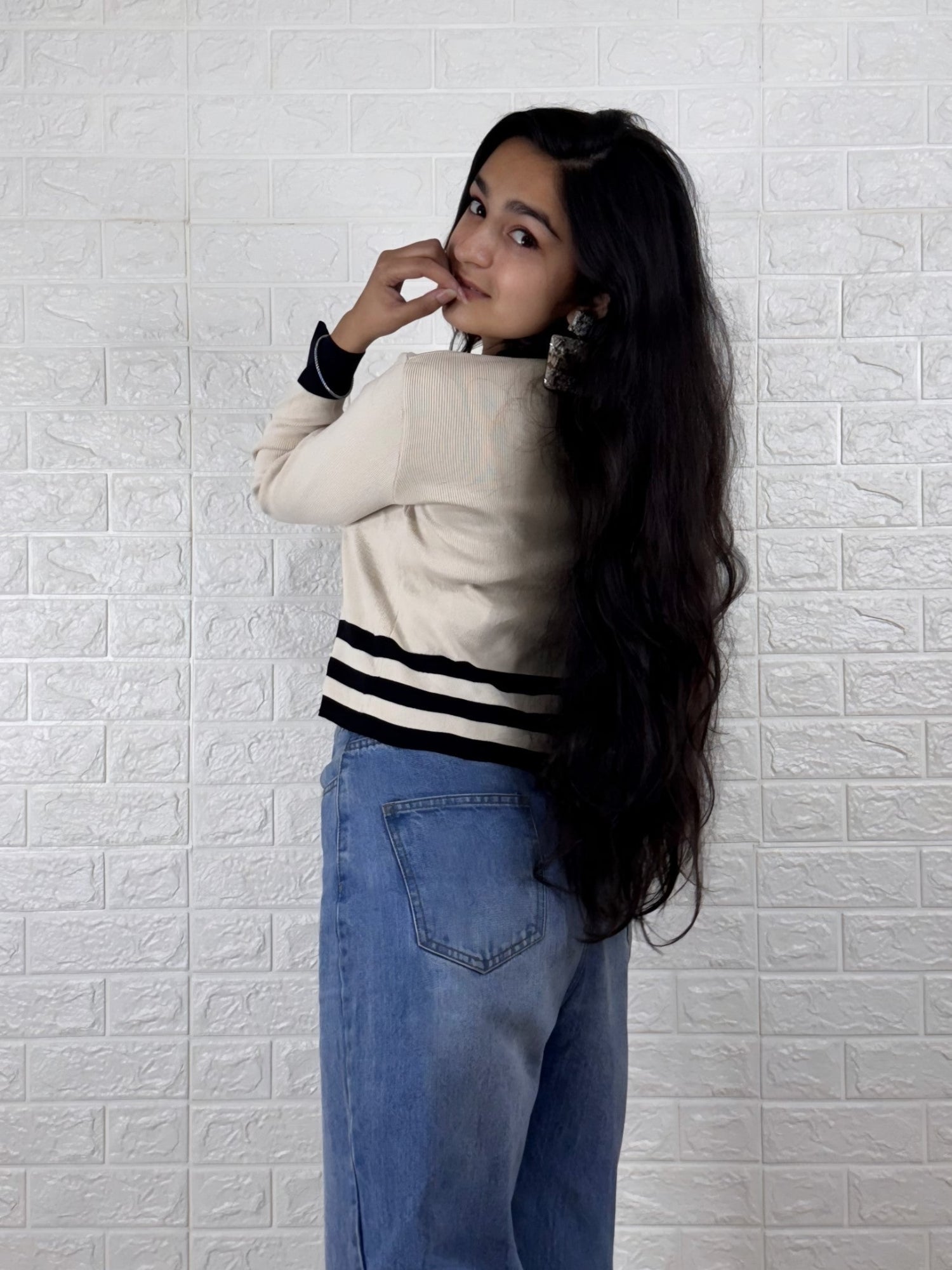 Chic Bow-Tie Cropped Cardigan – Beige & Black Contrast